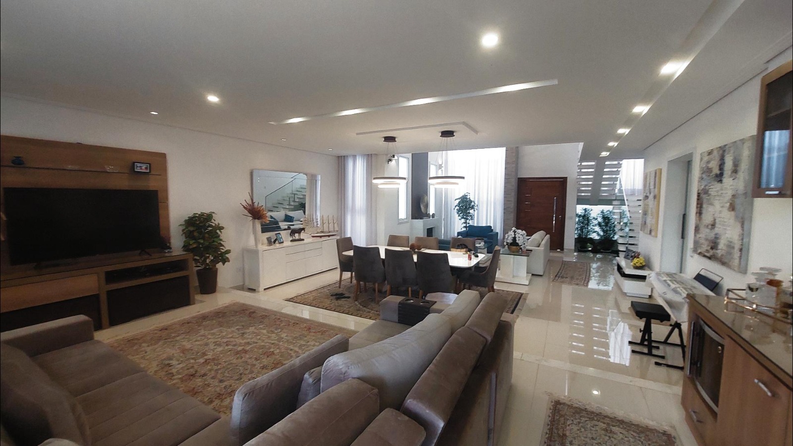 Linda Casa em Condomínio Fechado